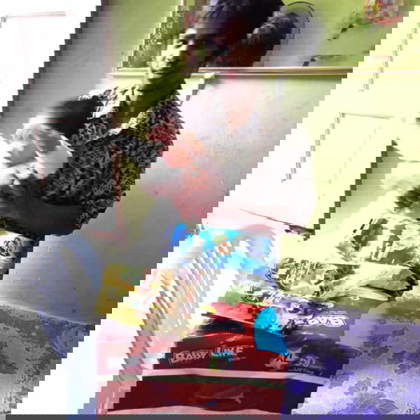 捐助口罩与物资：协助低收入家庭，舒缓口罩短缺问题