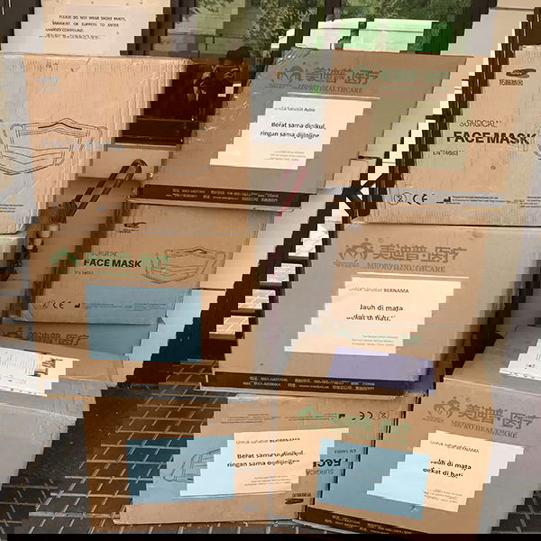 连同河南伊真哈拉认证服务有限公司捐赠口罩与物资到政府单位