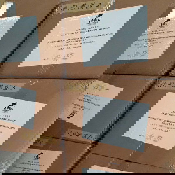 连同河南伊真哈拉认证服务有限公司捐赠口罩与物资到政府单位