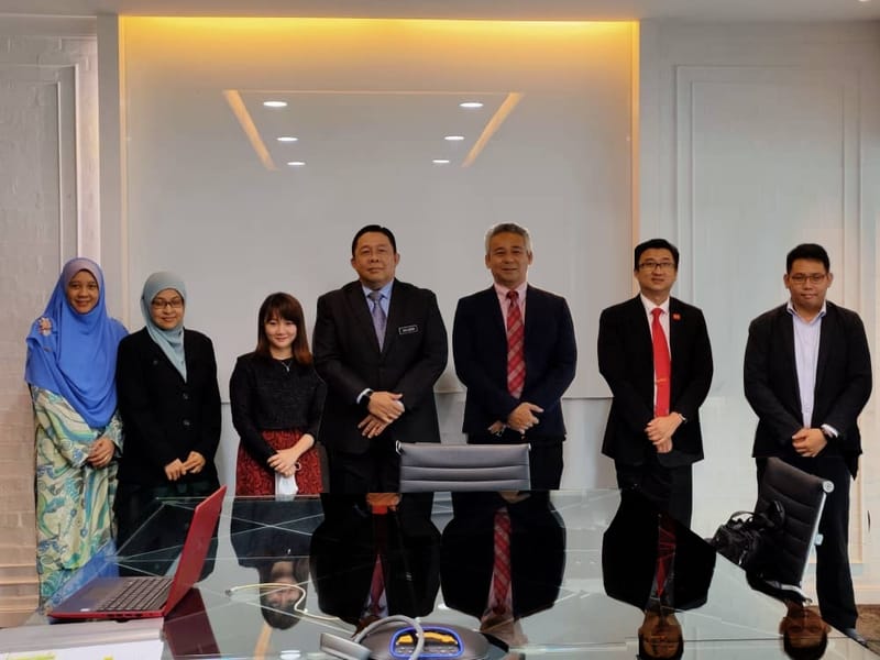 327 registered audiences and averagely there are 150pax in every session!