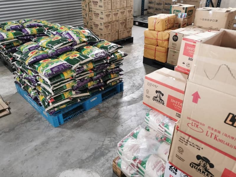 连同河南伊真哈拉认证服务有限公司捐赠口罩与物资到政府单位