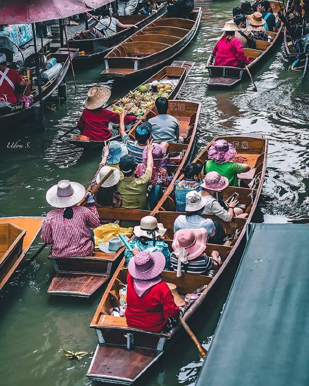 Floating market damneon saduak