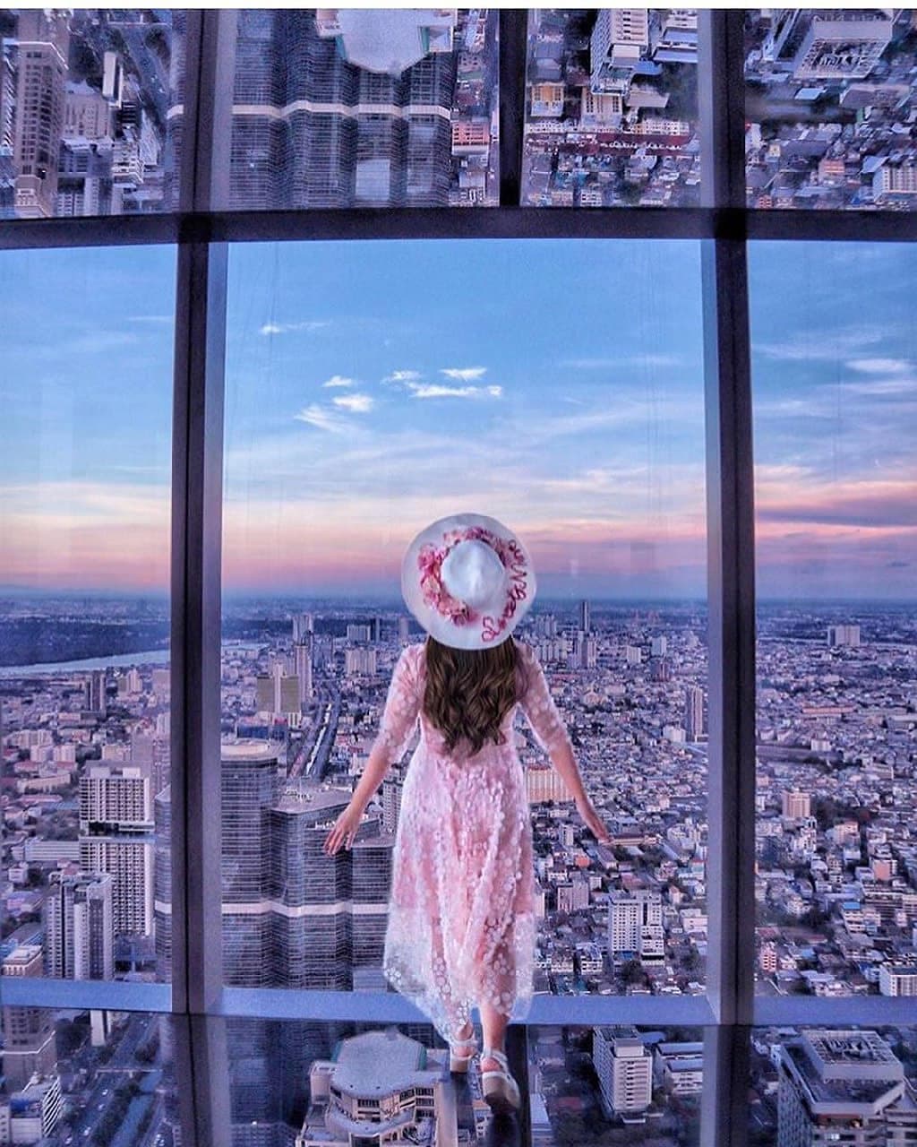 Mahanakorn skywalk