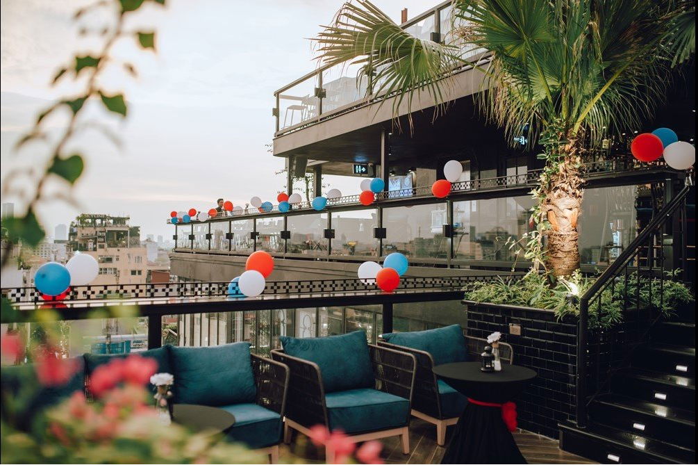 Lighthouse Sky Bar & Restaurant
