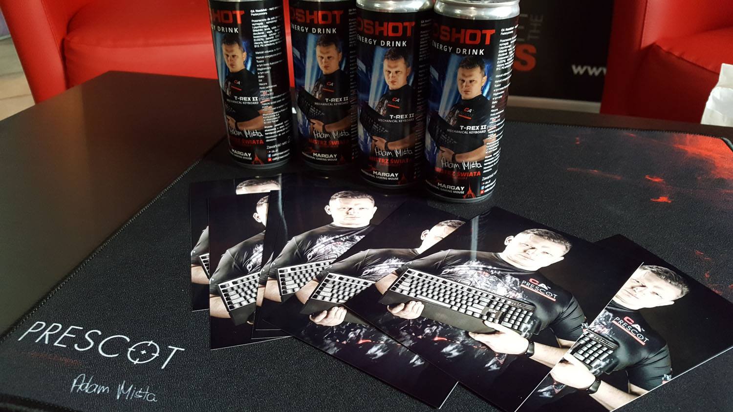 Zawsze miło się napić z puszki Mistrza Świata :)