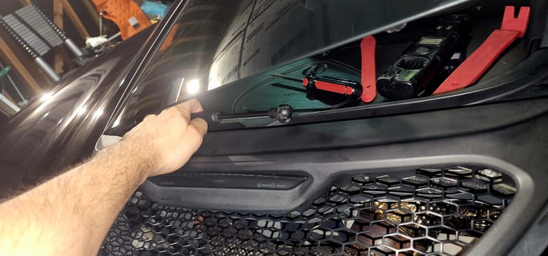 How to install spoiler wing on mclaren 570gt