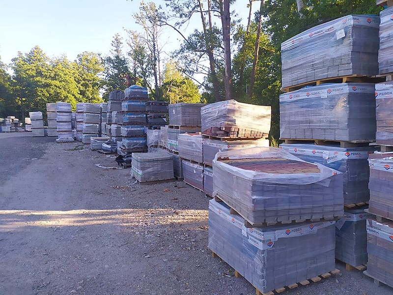 Szeroki wybór kostki na miejscu