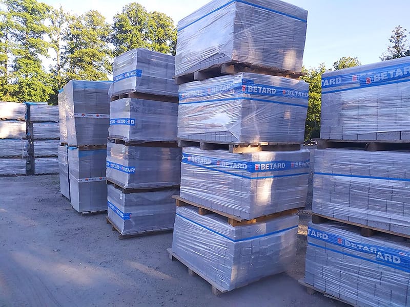 Szeroki wybór kostki na miejscu