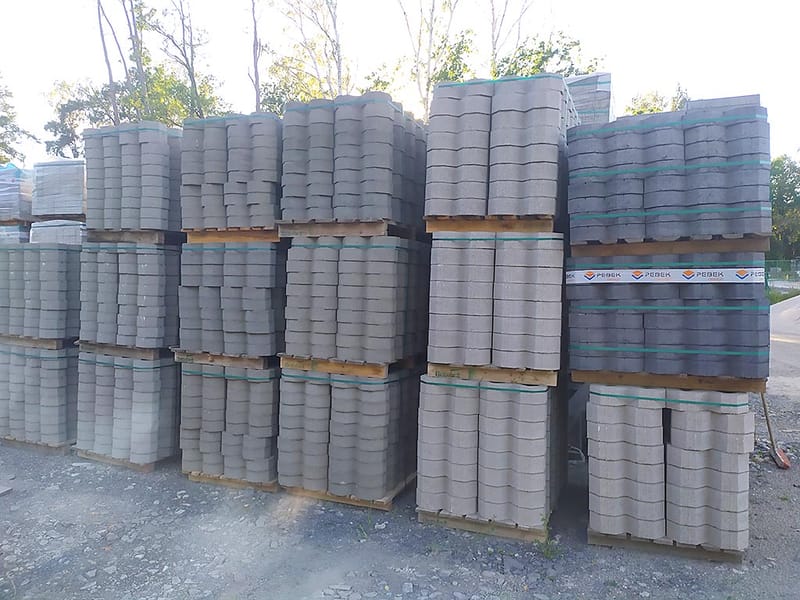 Szeroki wybór kostki na miejscu