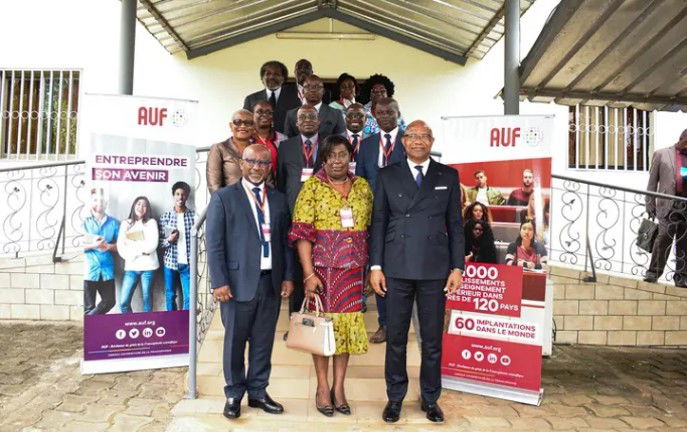 Photo de famille de tous les membres du CREES ayant inauguré le CEF de Libreville