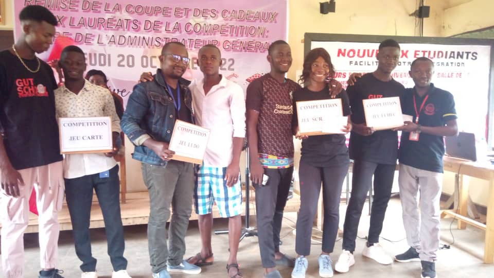 REMISE DES PRIX AUX LAUREATS DES DIFFERENTES COMPETITIONS (LUDO, ECHEC, SCRABBLEET  CARTE)