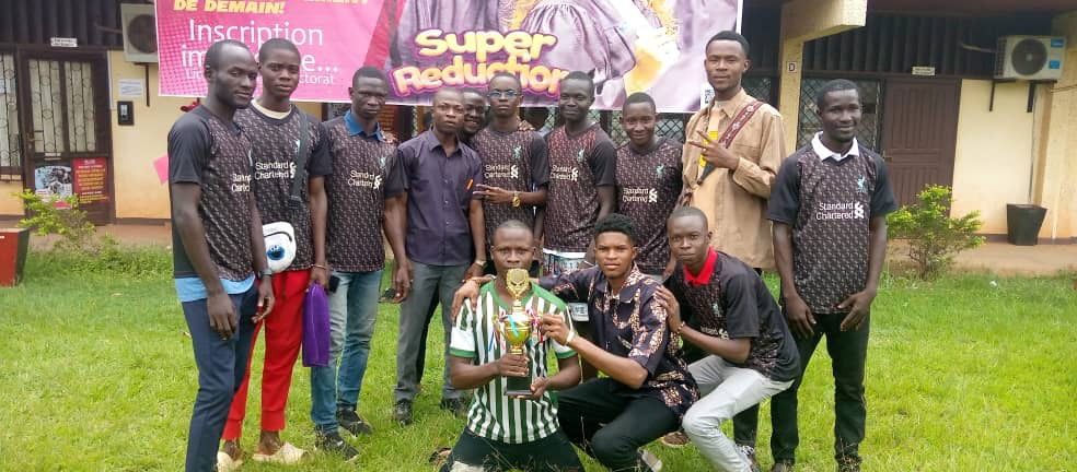 UNE PHOTO DE FAMILLE (VAINQUEUR EQUIPE L1-G7)