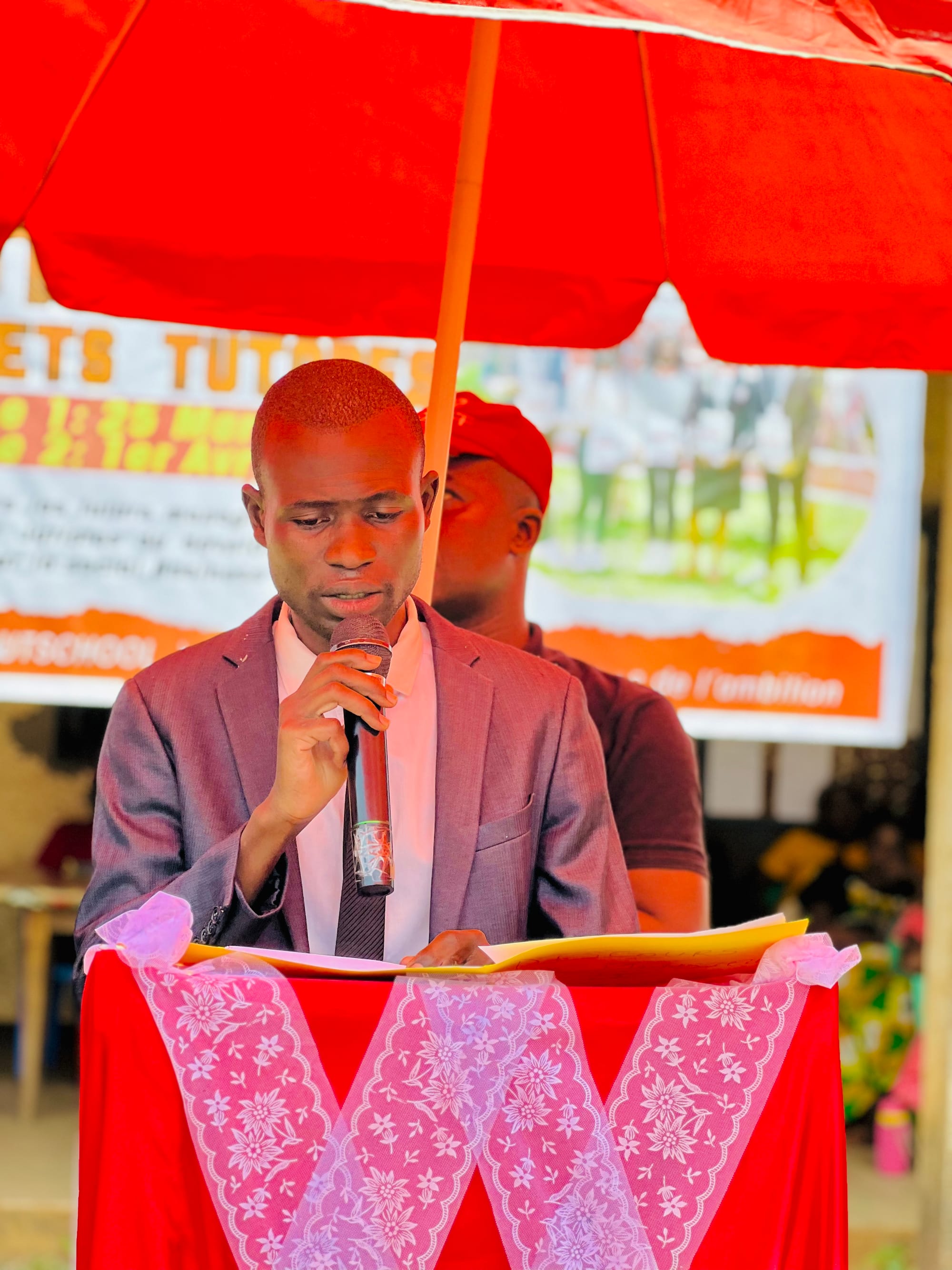 Le Coordonnateur  des Etudes de l'Institut GUTSCHOOL 