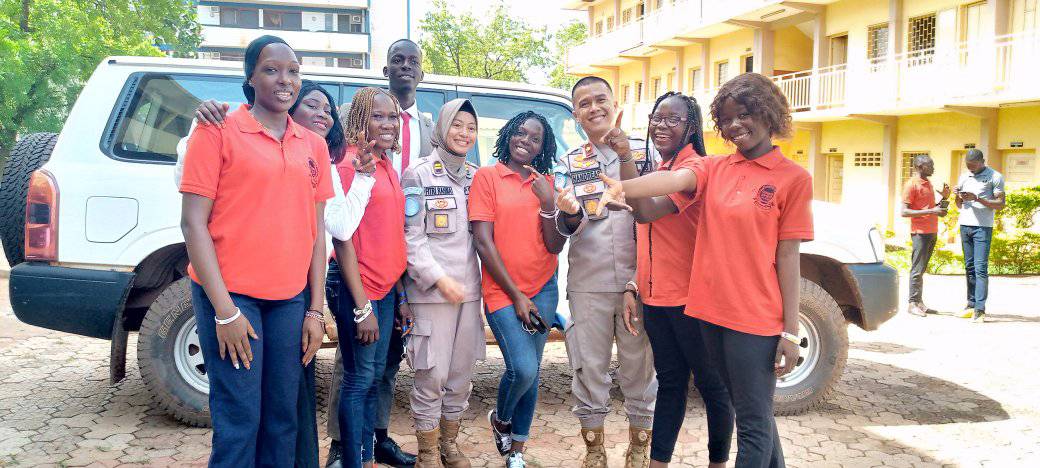 Photo de famille avec le staff de la MINUSCA