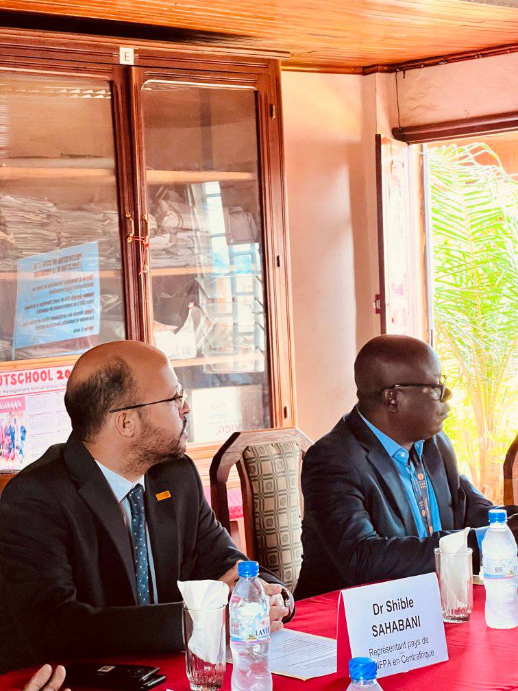 Visite du Représentant de l' #unfpaCentralAfricaRepublic Dr Shible SAHABANI accompagné du Responsable des programmes jeunes Dr Alexis NAÏSSEM (26 mai 2023)