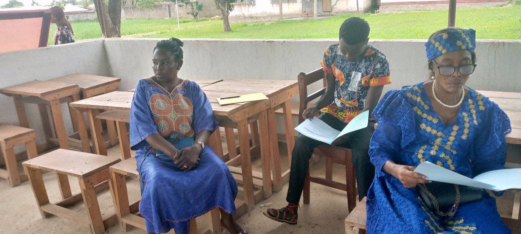 Les étudiants ayant réservé des chambres au Campus Gutschool accompagnés de leur parent ou tuteur.