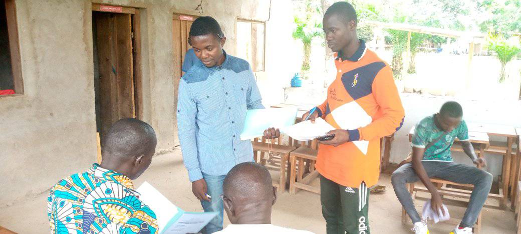 Les étudiants ayant réservé des chambres au Campus Gutschool accompagnés de leur parent ou tuteur.