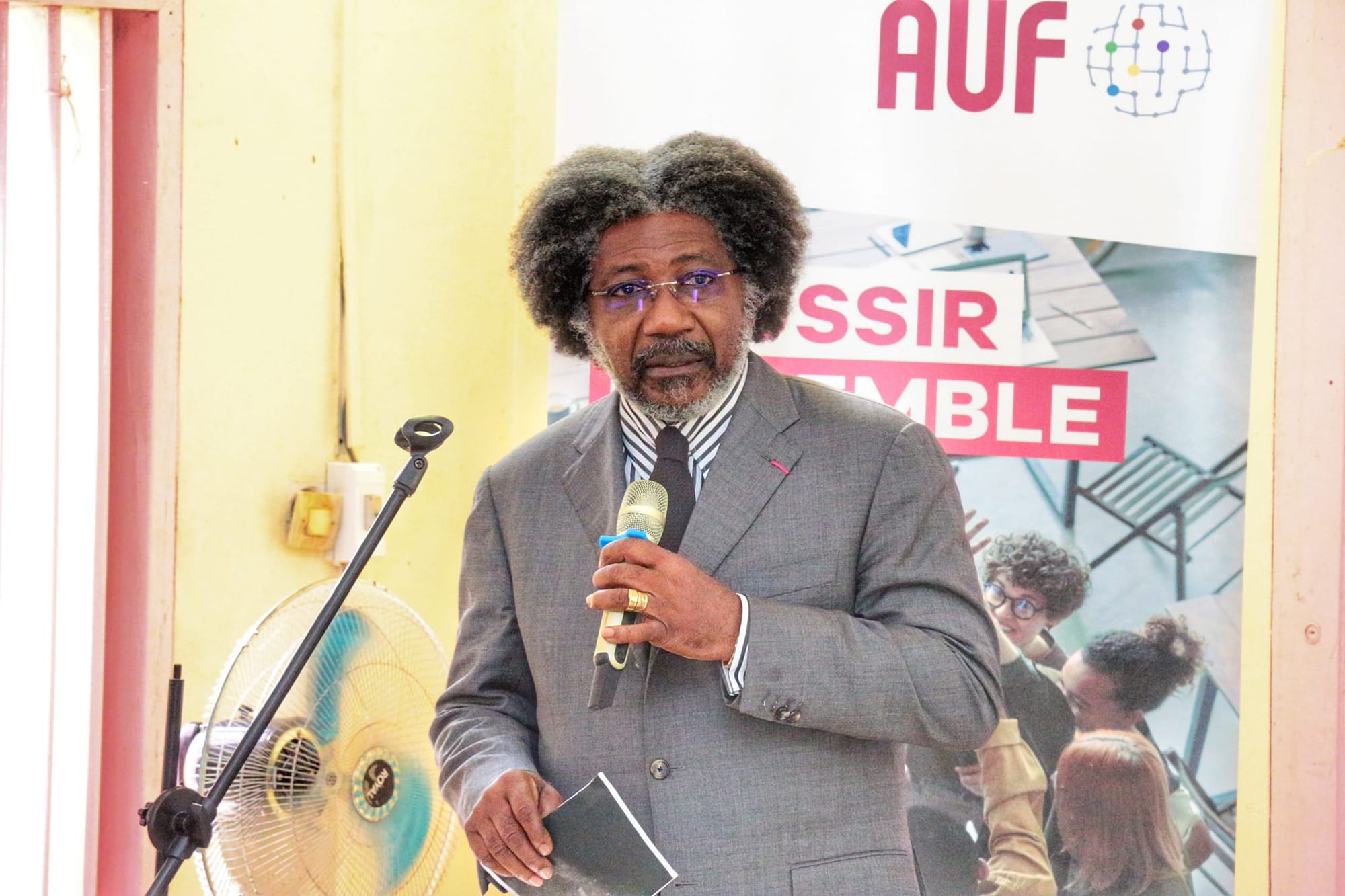 Félicitations à notre Jeune étudiant Centrafricain qui a Remporté le Premier Prix de la deuxième édition du Concours de l' AUF