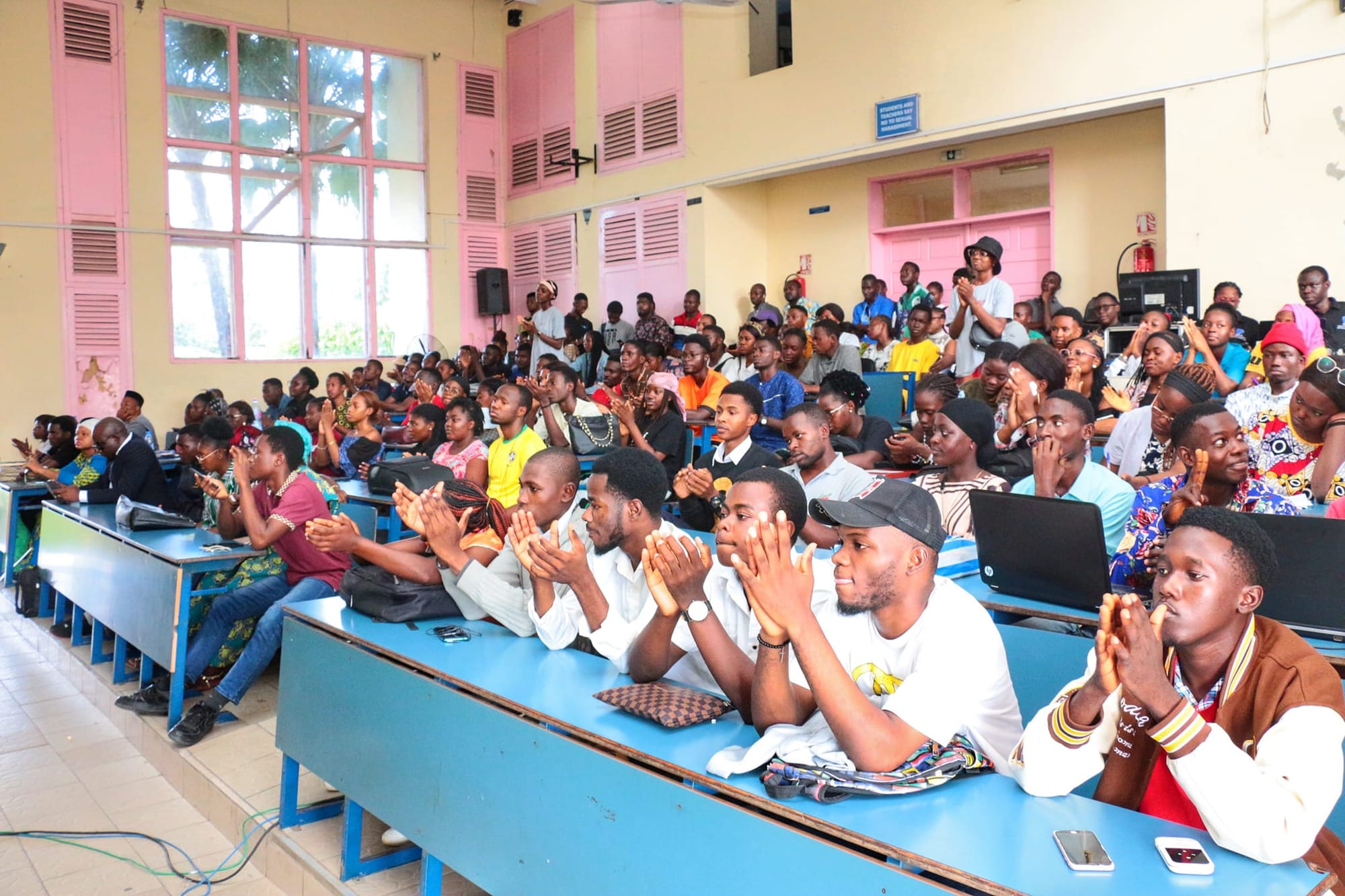 Félicitations à notre Jeune étudiant Centrafricain qui a Remporté le Premier Prix de la deuxième édition du Concours de l' AUF