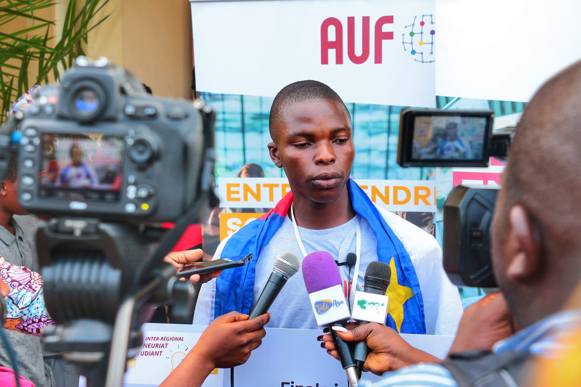Félicitations à notre Jeune étudiant Centrafricain qui a Remporté le Premier Prix de la deuxième édition du Concours de l' AUF
