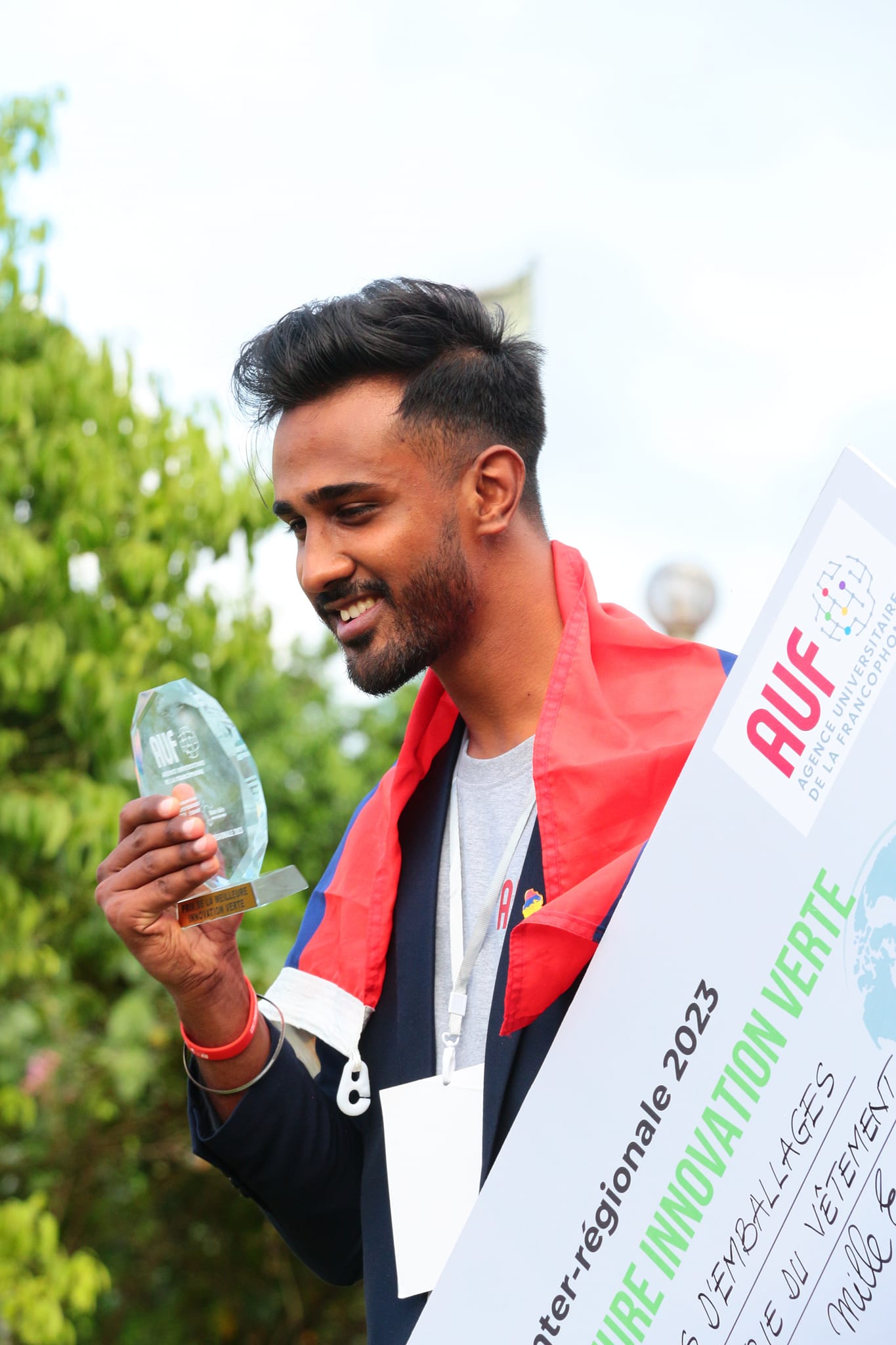 Félicitations à notre Jeune étudiant Centrafricain qui a Remporté le Premier Prix de la deuxième édition du Concours de l' AUF