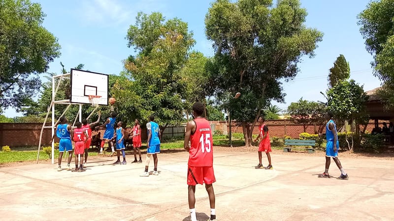 L'administrateur général de #gutschool, Pr Henri Koulayom a fait l'ouverture du #match_amical entre l'université de Bangui Vs l'institut Gutschool (20 Mai 2023)
