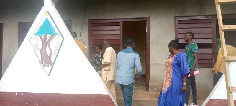 Les étudiants ayant réservé des chambres au Campus Gutschool accompagnés de leur parent ou tuteur.