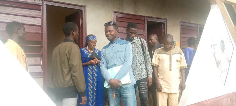 Les étudiants ayant réservé des chambres au Campus Gutschool accompagnés de leur parent ou tuteur.