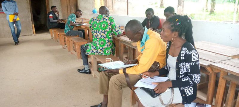 Les étudiants ayant réservé des chambres au Campus Gutschool accompagnés de leur parent ou tuteur.