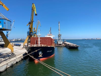 Break Bulk Vessel Carries the Bundled and Bagged Cargos!
