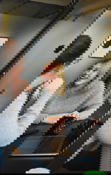 LEGGYAKRABBAN FELTETT KÉRDÉSEK EGY LAKBERENDEZÉSI TANÁCSADÁSON (Válaszokkal) I.