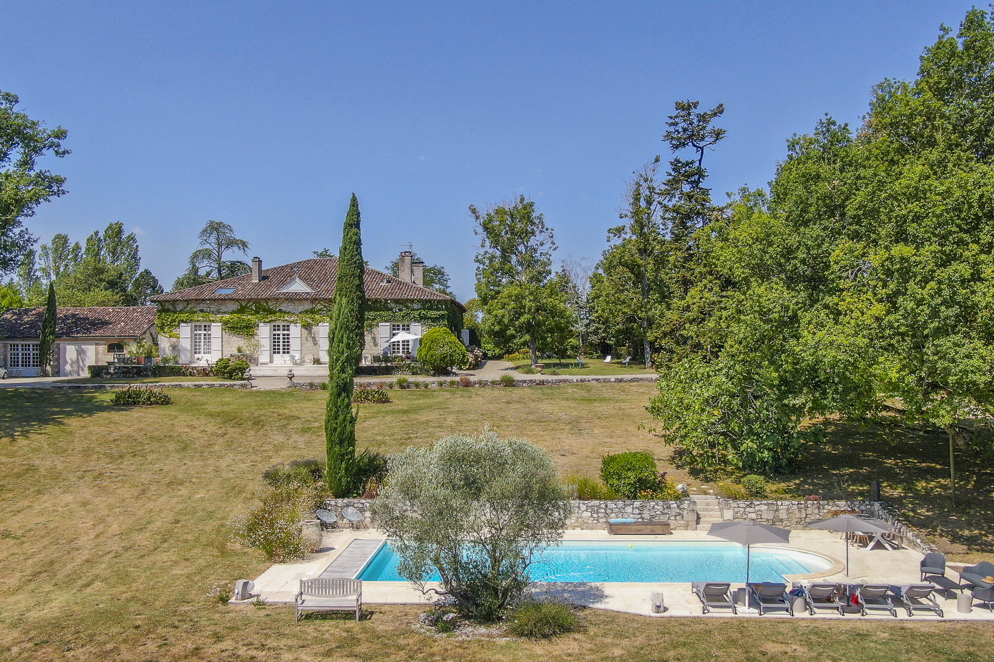 Remarkable Maison de Maître with guesthouse