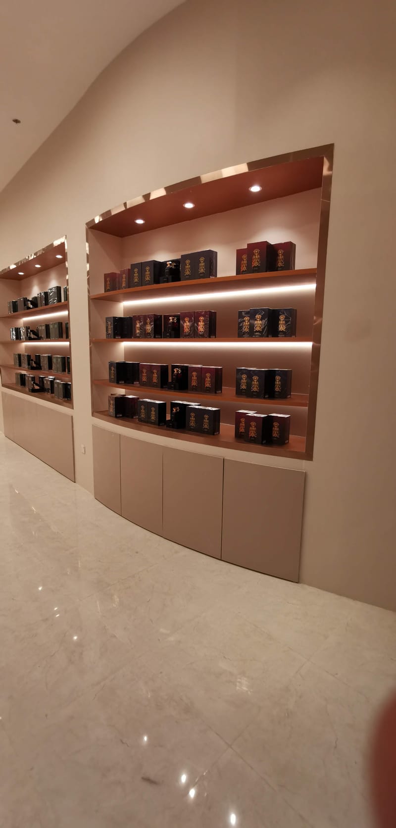 تنفيذ الهوية الجديدة لشركة دخون الاماراتية