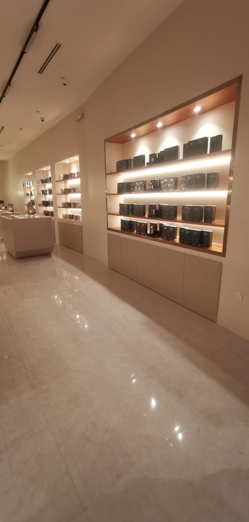 تنفيذ الهوية الجديدة لشركة دخون الاماراتية