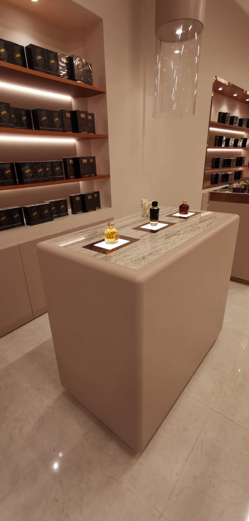 تنفيذ الهوية الجديدة لشركة دخون الاماراتية