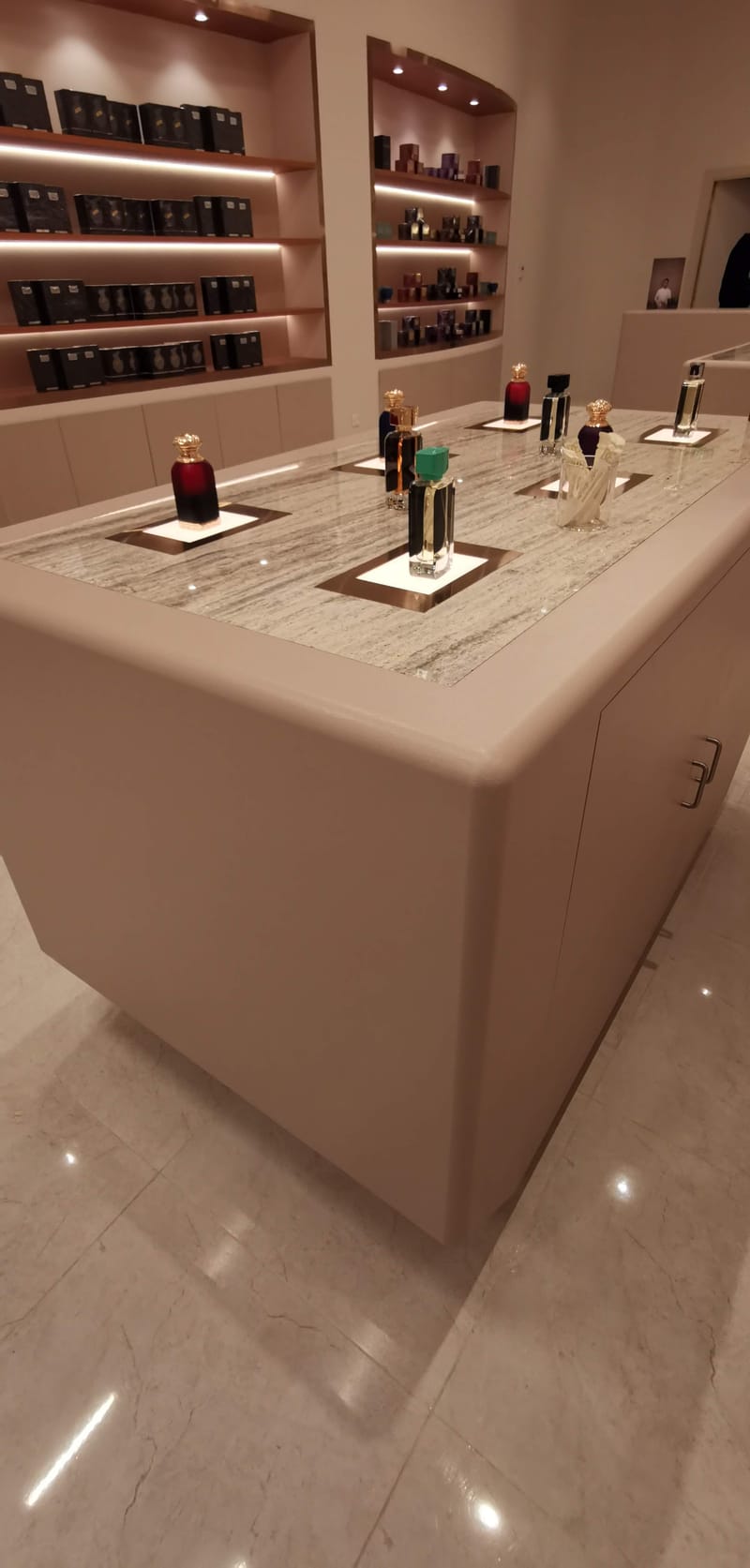 تنفيذ الهوية الجديدة لشركة دخون الاماراتية