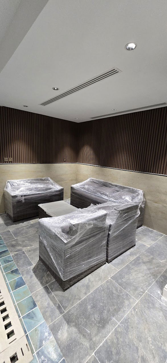 القبو يتألف من مجلس ومسبح وجلسة خارجية