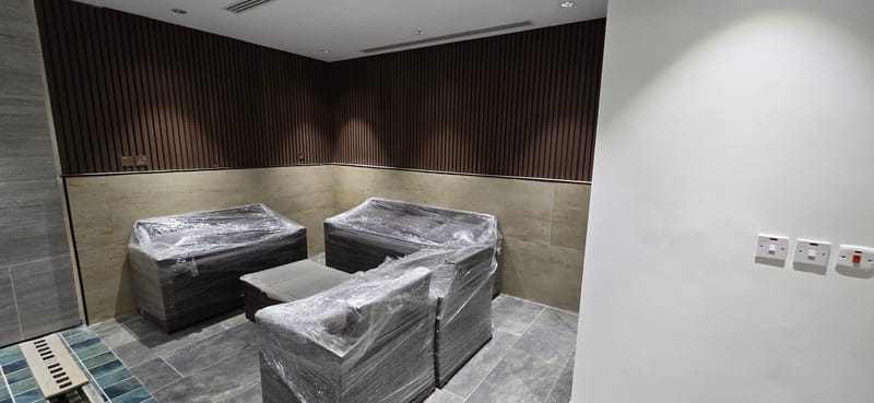 القبو يتألف من مجلس ومسبح وجلسة خارجية