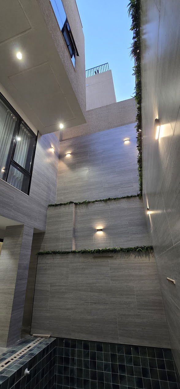 القبو يتألف من مجلس ومسبح وجلسة خارجية