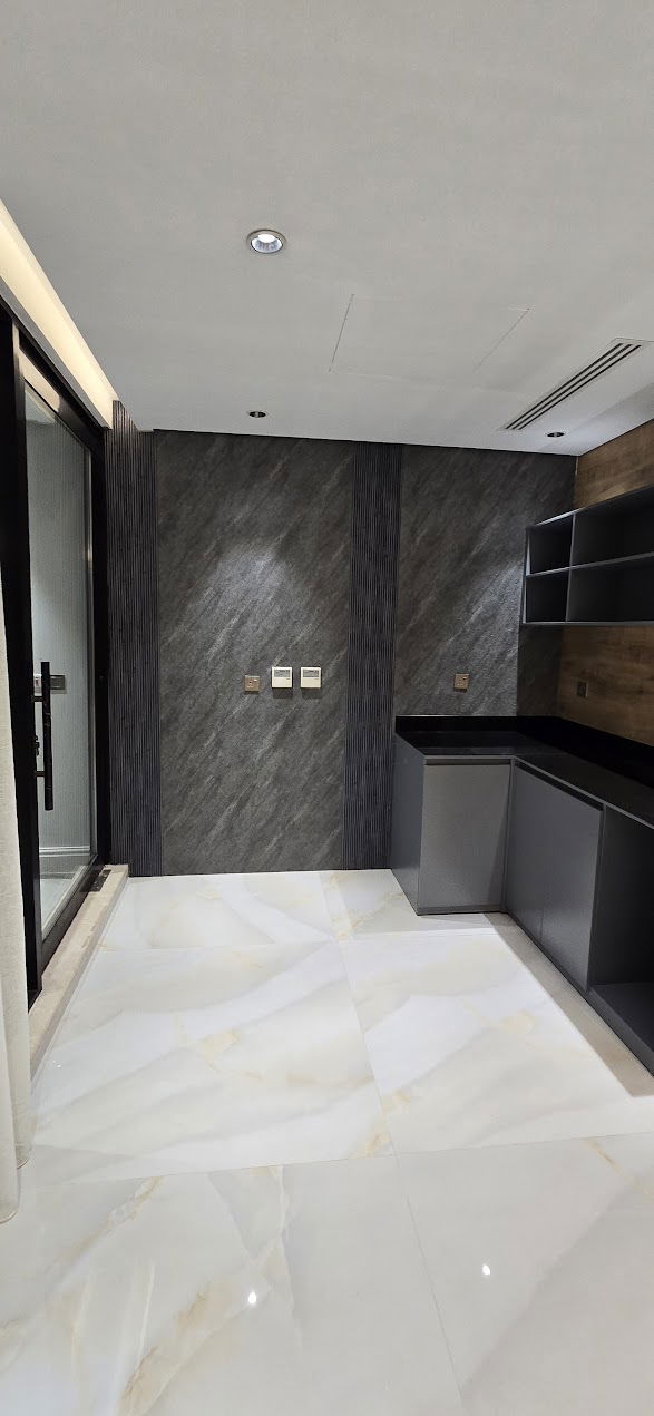 القبو يتألف من مجلس ومسبح وجلسة خارجية