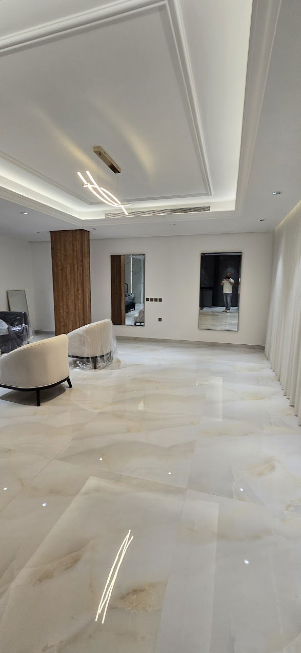 القبو يتألف من مجلس ومسبح وجلسة خارجية