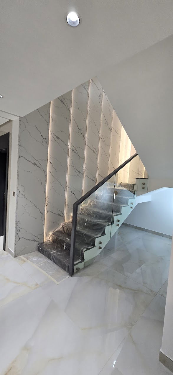 القبو يتألف من مجلس ومسبح وجلسة خارجية