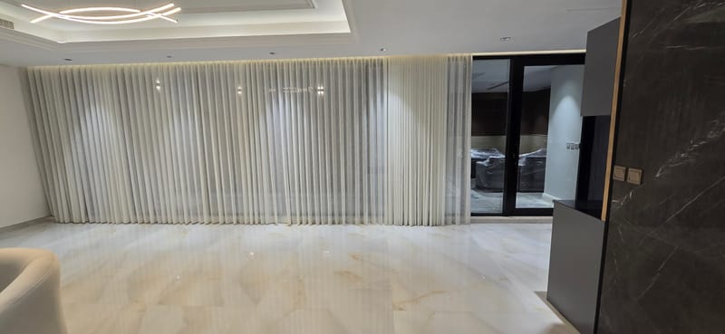 القبو يتألف من مجلس ومسبح وجلسة خارجية