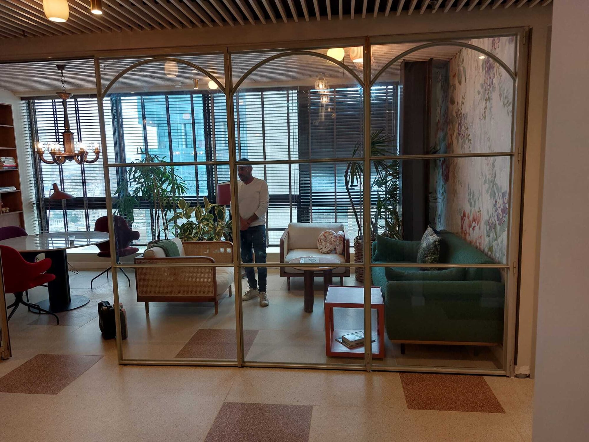 קומת משרדים