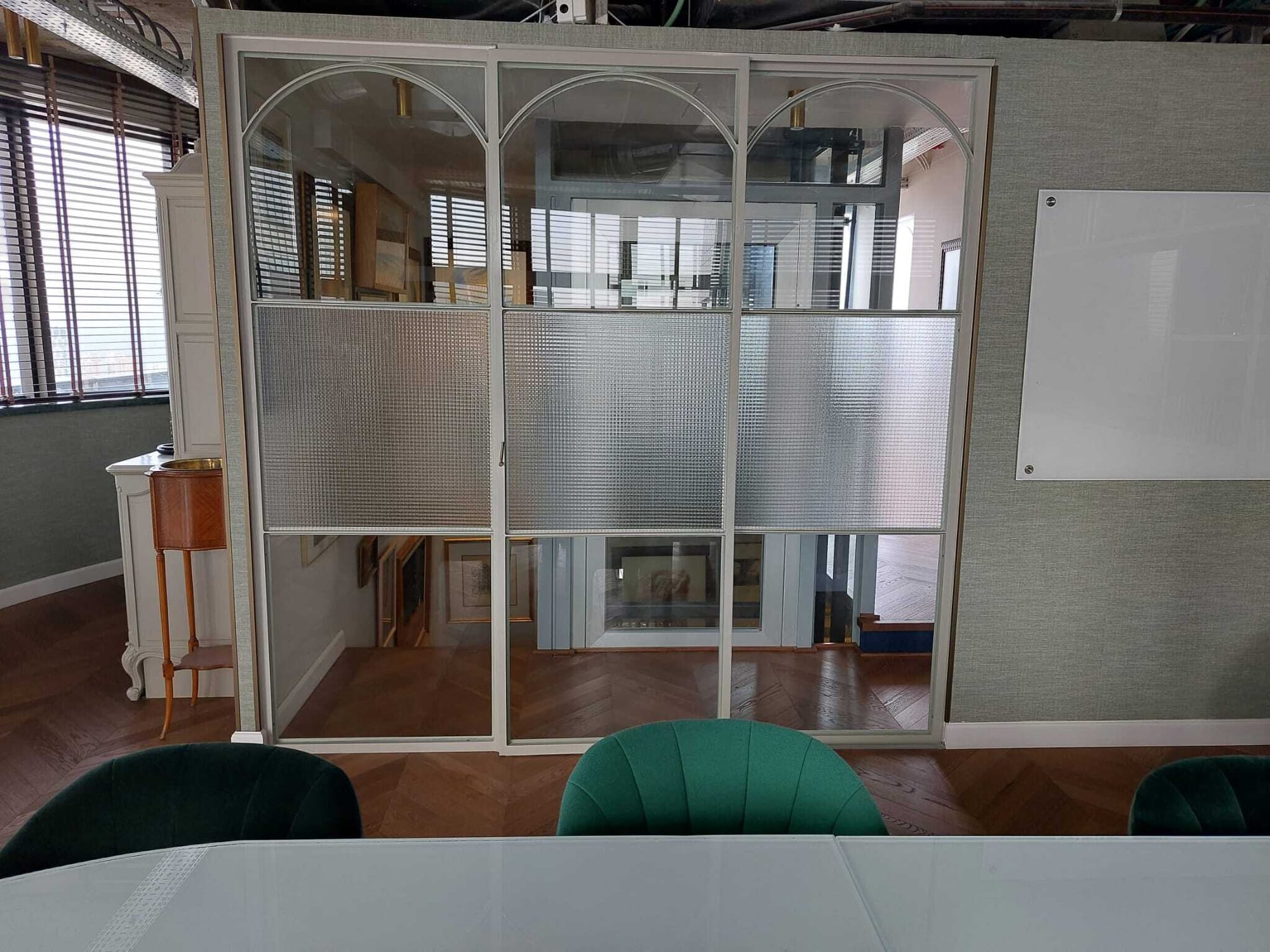 קומת משרדים