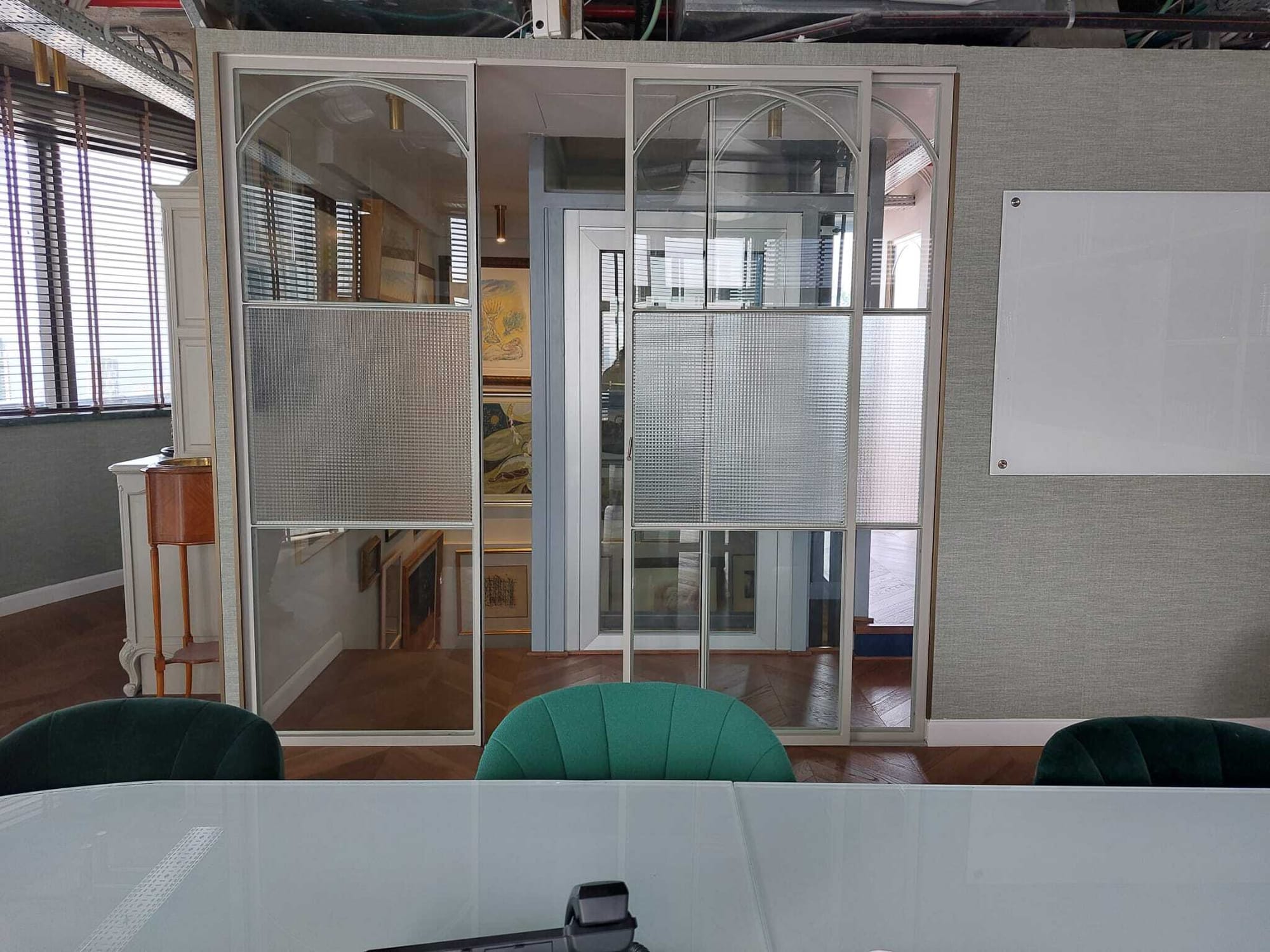 קומת משרדים