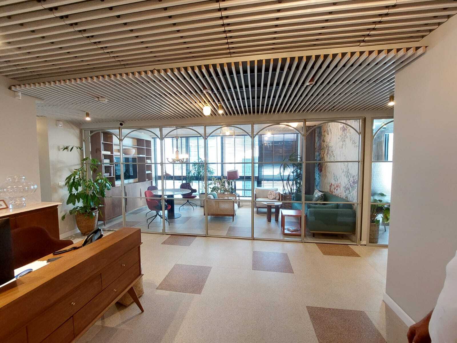 קומת משרדים