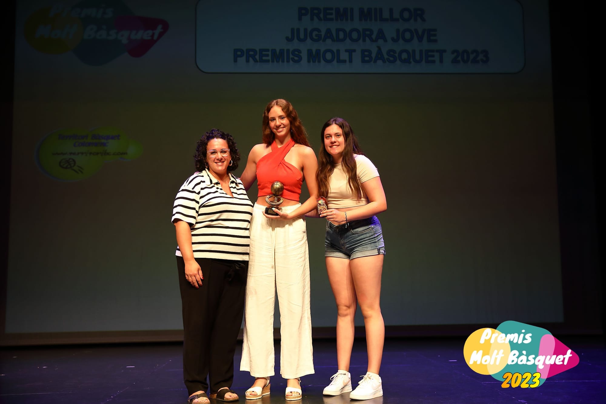 Premi Millor Jugadora Jove. Guanyadora Ana Guillen (Barça CBS) i Finalista Marina Serrano (CB Joventut Badalona)