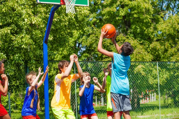 No empujemos a los niños y niñas para que abandonen el deporte