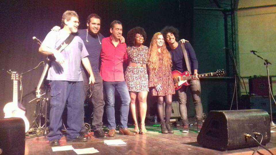 Alguns registros fotográficos de Roseane Garcia em palco